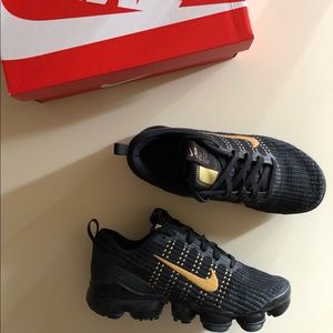 Nike Air Vapormax Flyknit 3. Women’s Sz 7 (5.5y)